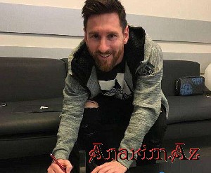 Messi yeni muqavile imzaladi - FOTO