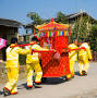 PALANQUIN | English meaning - Cambridge Dictionary