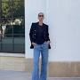 "black bootcut jeans outfit", источник: www.whowhatwear.com