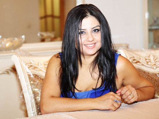 Azerbaycanli aktrisa esebleshdi: "Sorushurlar ki, shexsi heyatinda ne yenilik var?" - FOTO
