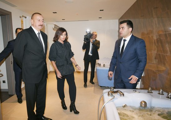 "Xaricden gelenler Azerbaycanda 1 milyard manat xercleyibler"