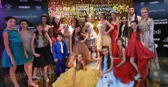 13 yashli azerbaycanli model ilk defe "Ukrainian Fashion Association"da
