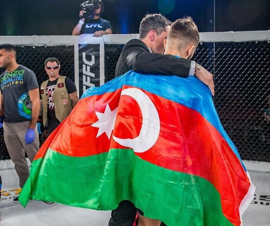 Azerbaycanli MMA doyushcusunden mohteshem qelebe - VİDEO