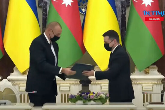 Azerbaycan-Ukrayna senedleri imzalanib