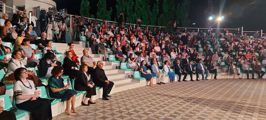 Xİİ Qebele Musiqi Festivalinin resmi acilish merasiminde Mehriban Eliyevanin tebrik mektubu oxunub - FOTO