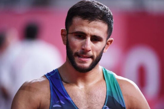 Rafiq Huseynov ilk defe dunya cempionu oldu ve Turkiye bayragi ile dovre vurdu
