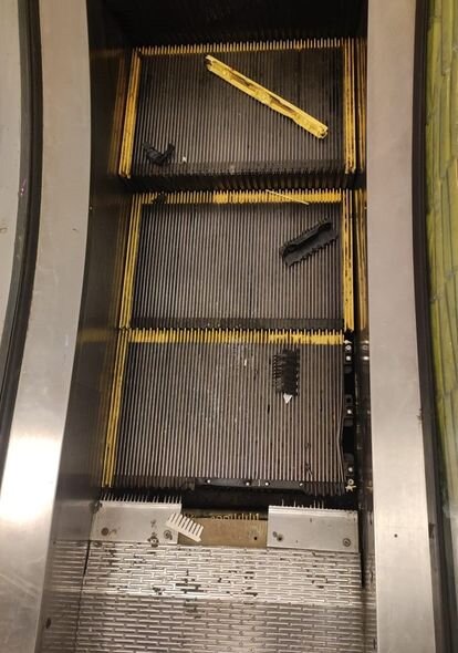 Bakida ushagin ayagi eskalatorun pillekenlerinin arasinda qaldi - YENİLENİB + FOTO/VİDEO
