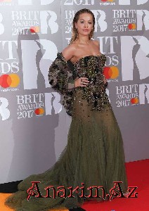 Brit Awards 2017 Qirmizi Xalcadaki En Diqqet Celb Eden Mehshurlar - FOTO