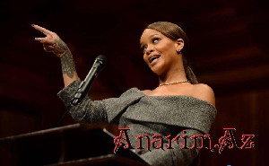 Harvard'dan Rihanna'ya Humanitarian Mukafati