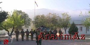 Agbend serhed zastavasinda Azerbaycan bayragi dalgalanir - Video